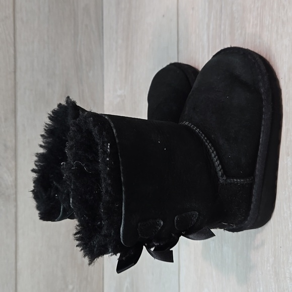 Ugg Australia Women 3280T Bow Back Leather sheepskin boots shoes sz 6 toddler - Picture 2 of 11